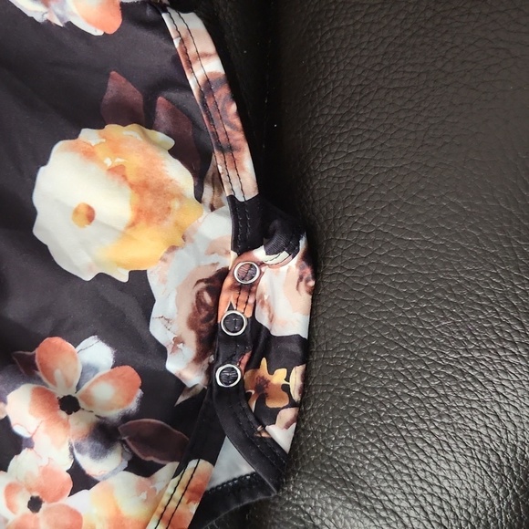 Bell sleeve one piece - Picture 3 of 3